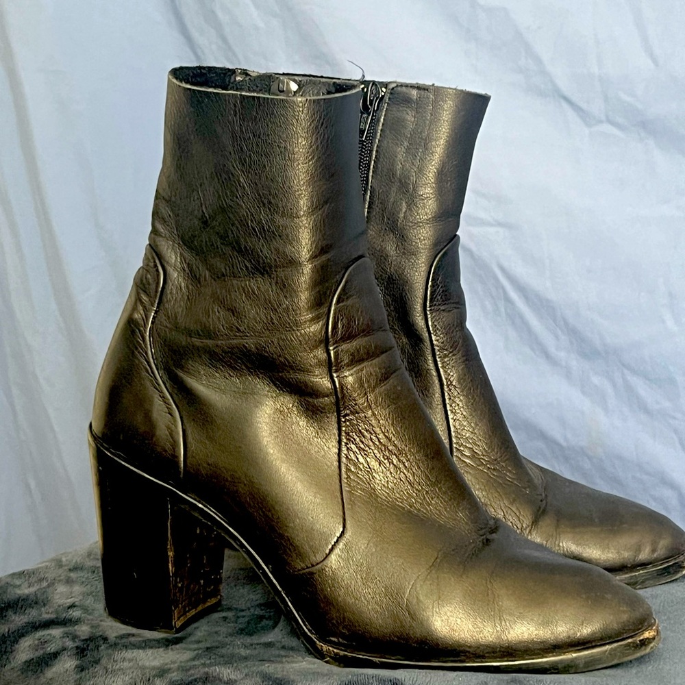 100% soft leather boots made in Spain.